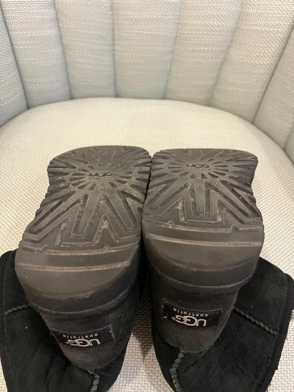 Ugg Women's Black Suede Cozy Winter Boots - Picture 4 of 5